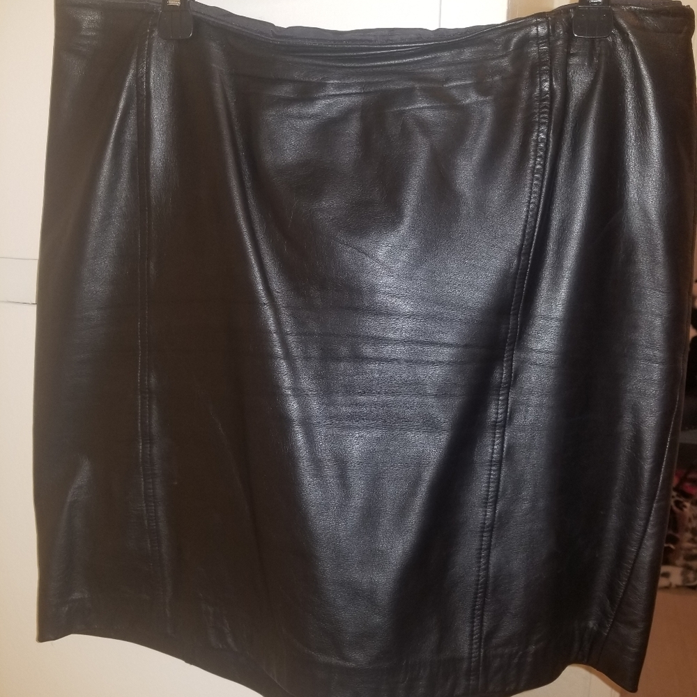 Ann Taylor' leather mini skirt